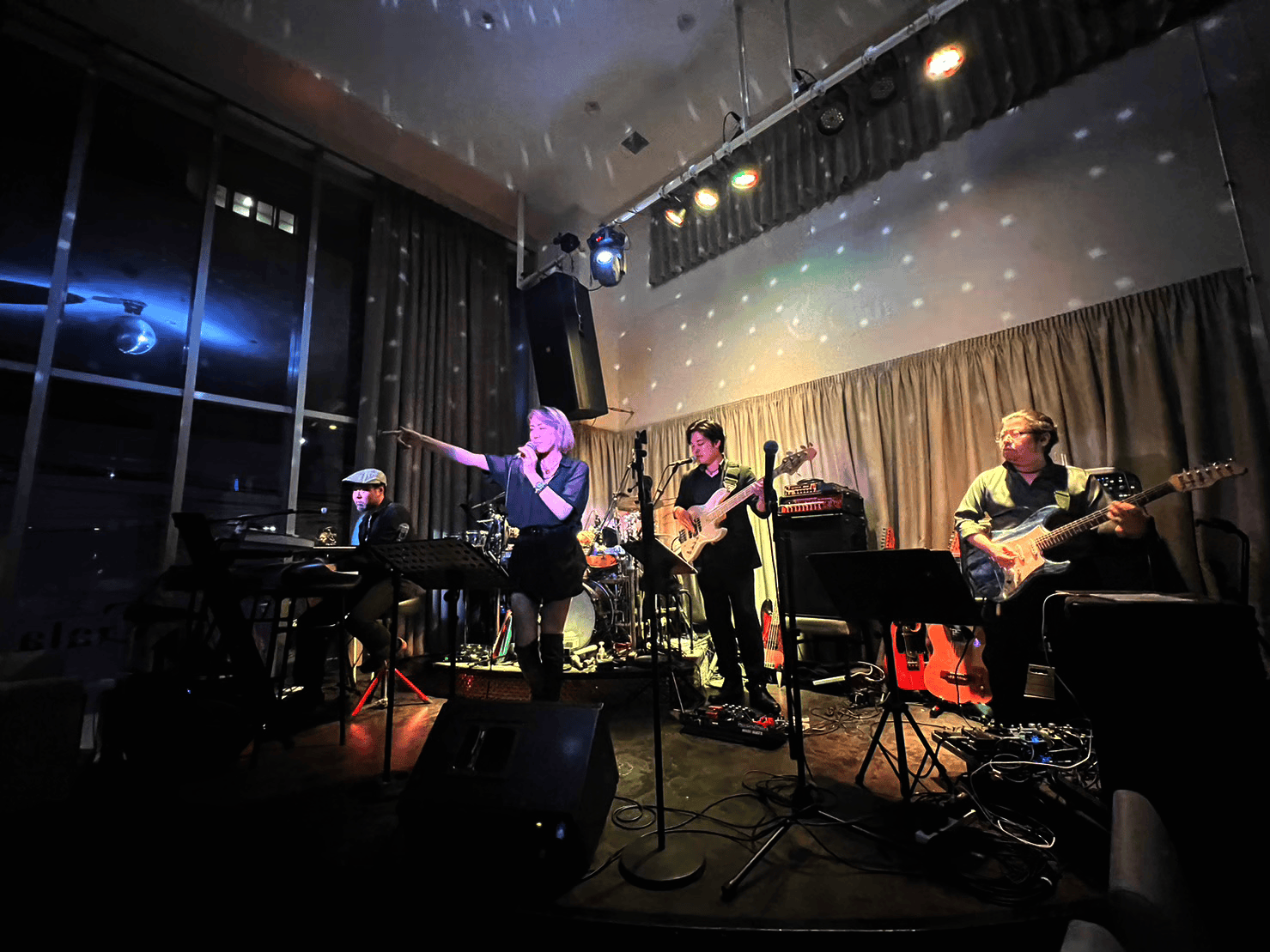 ライブステージの様子2